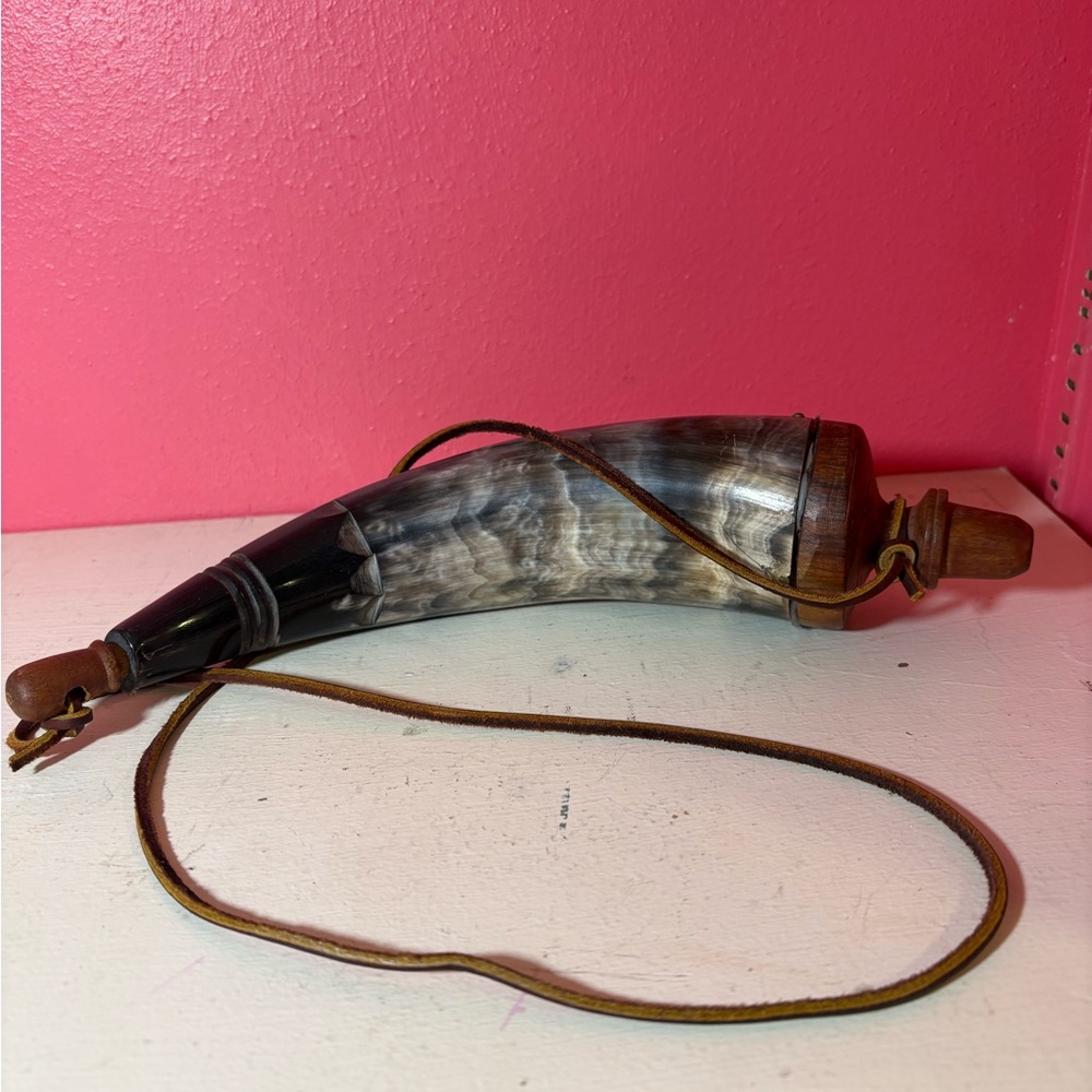 Vintage Made in India Rustic Horn Decorative Accent Gun Powder Holder Broken GUC